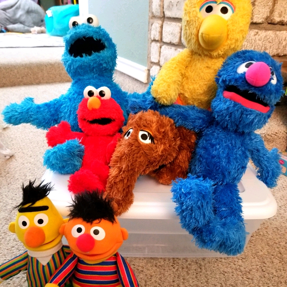 Sesame Street Stuffed Chatacters Lot